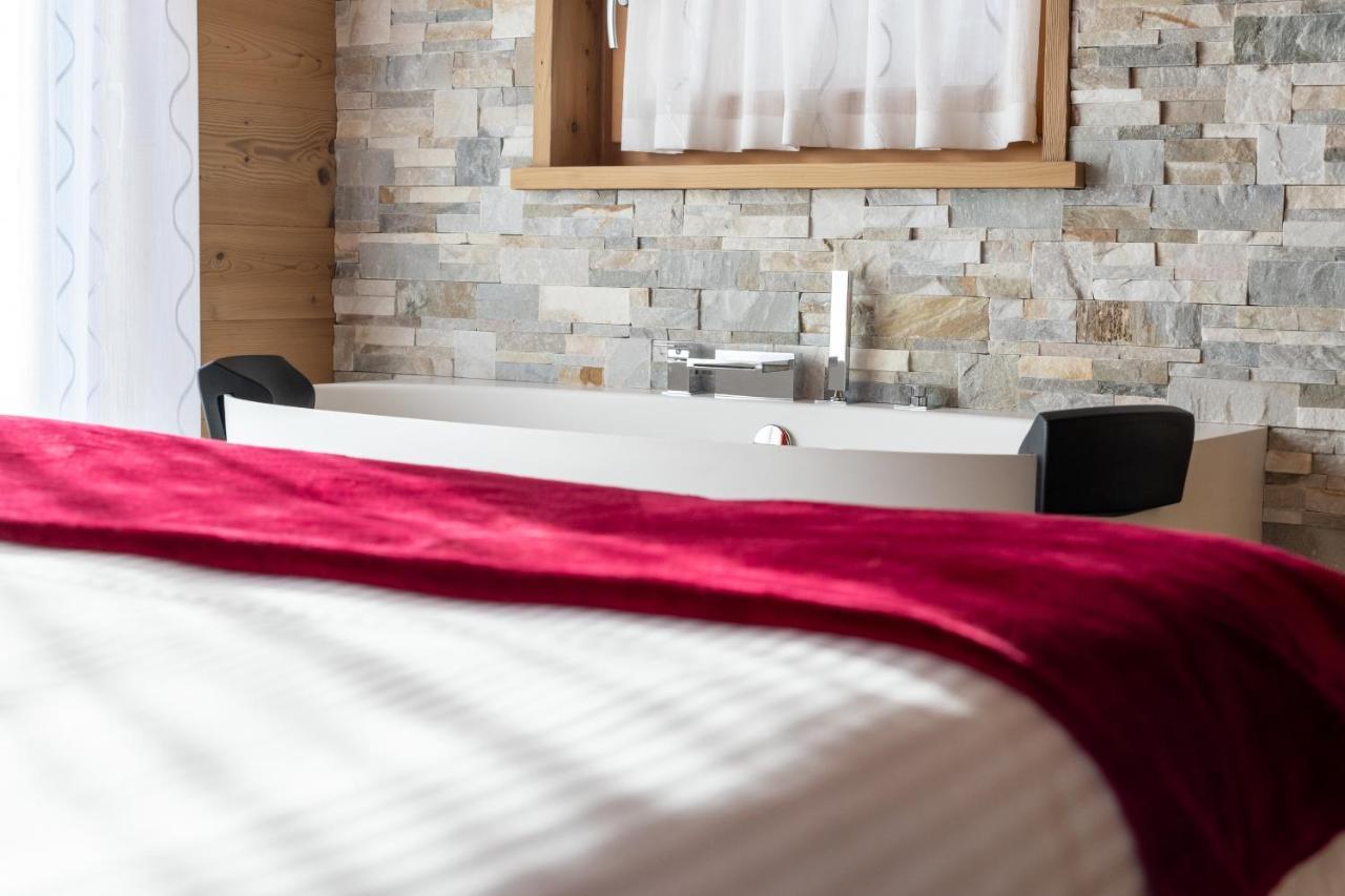 Chalet Imbosc'Che - 5 Beautiful Rooms In Charming B&B 利维尼奥 外观 照片