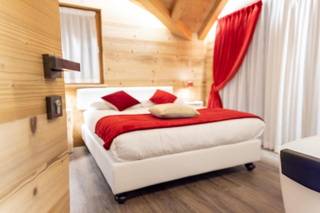 Chalet Imbosc'Che - 5 Beautiful Rooms In Charming B&B 利维尼奥 外观 照片