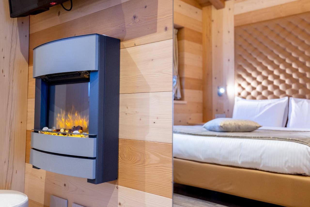 Chalet Imbosc'Che - 5 Beautiful Rooms In Charming B&B 利维尼奥 外观 照片